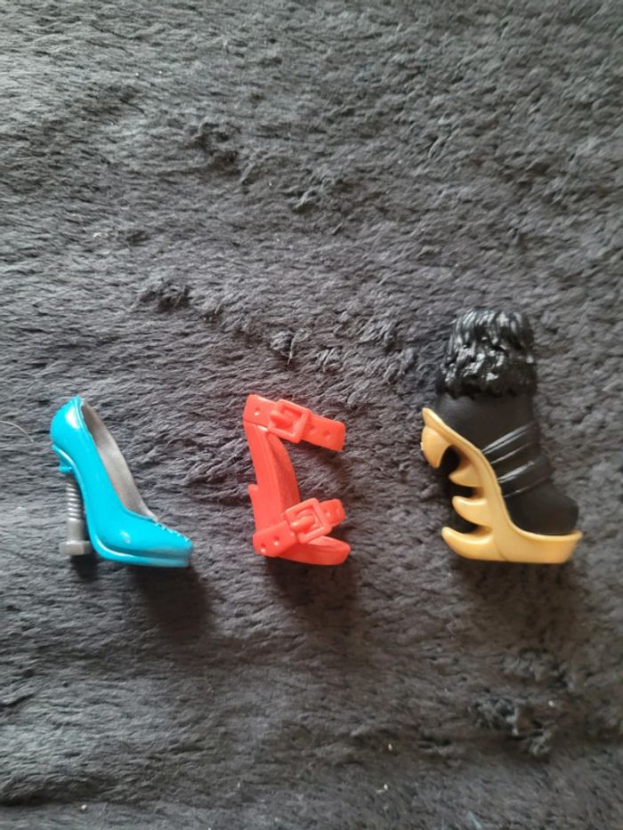 Chaussures monster High dépariées
