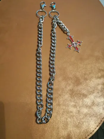Chaîne de pantalon pentagramme rouge