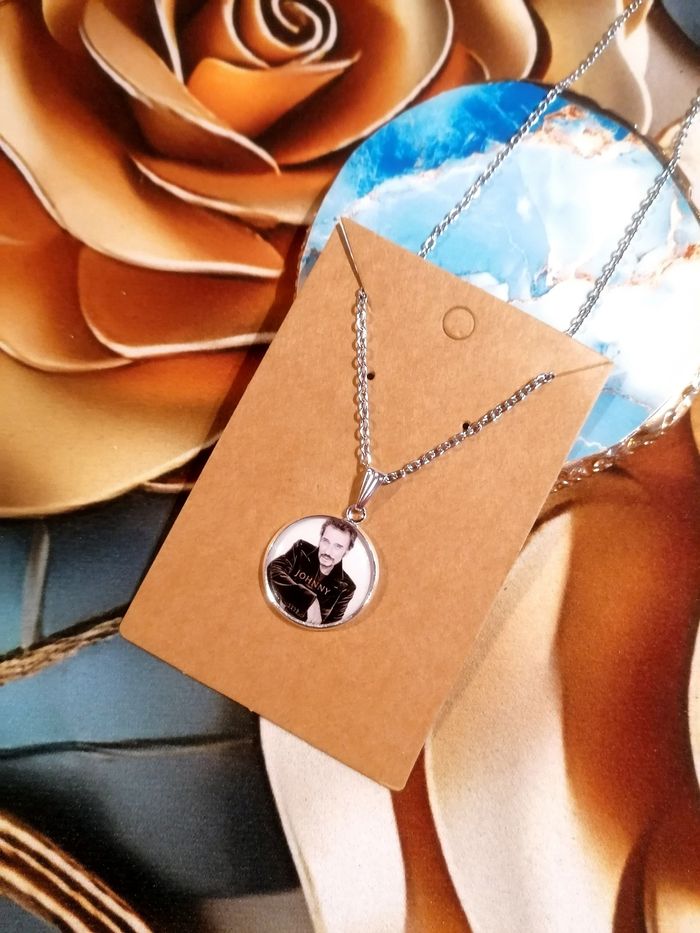 Collier johnny hallyday - photo numéro 2