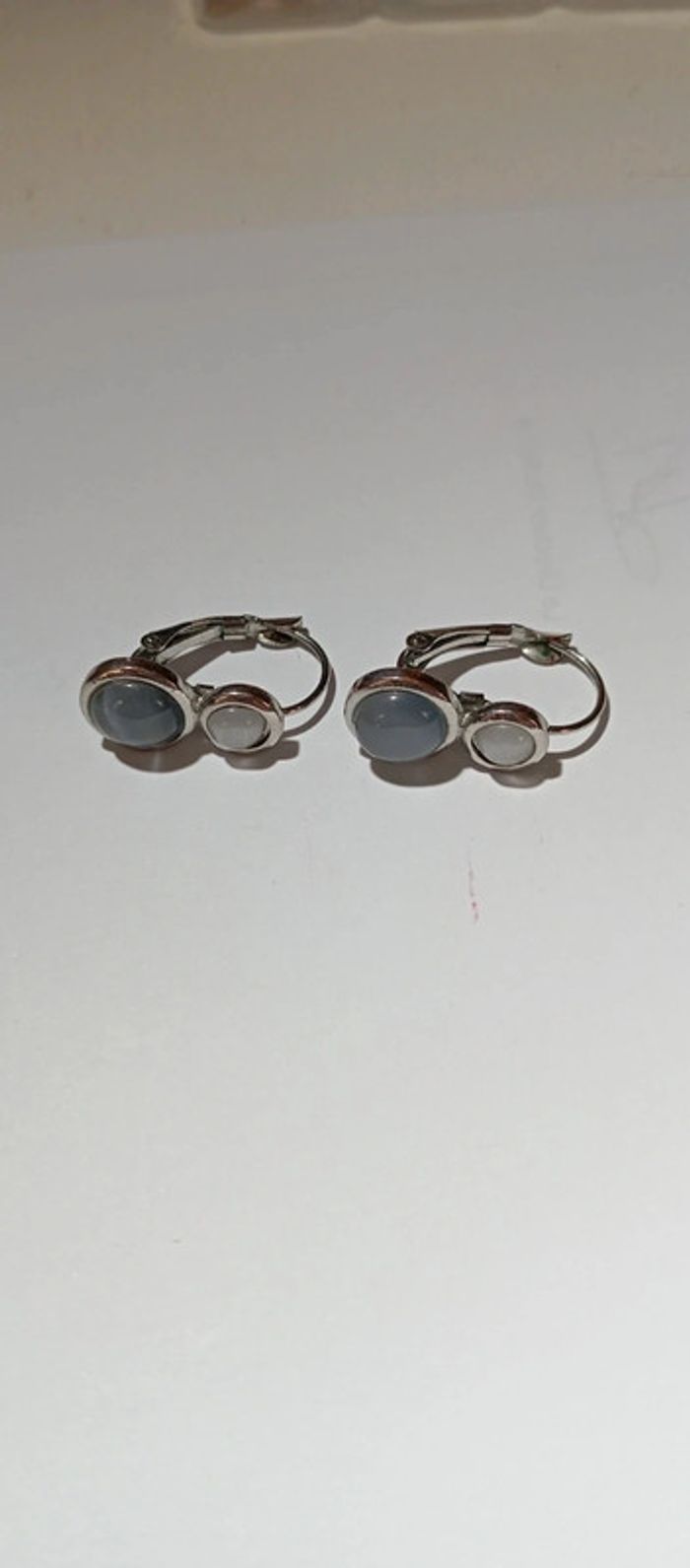 Boucles d'oreilles grises - photo numéro 3