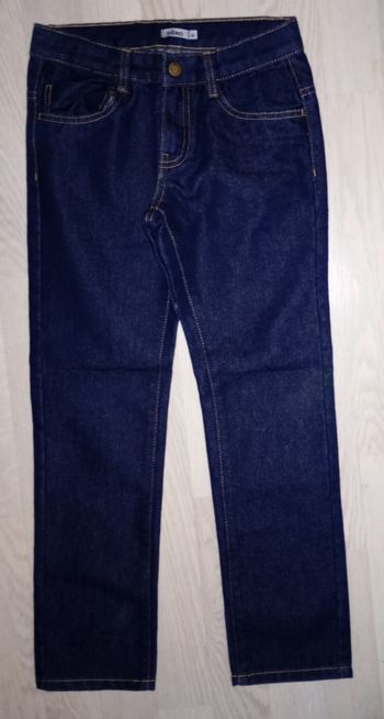 Jeans denim bleu marine avec taille ajustable Gémo
T. 10 ans 
NEUF