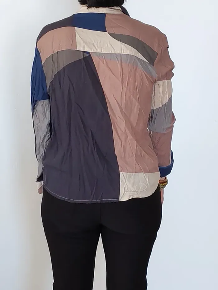 Chemise Bensimon femme L – Viscose fluide – Patchwork géométrique bleu / beige / taupe - photo numéro 2