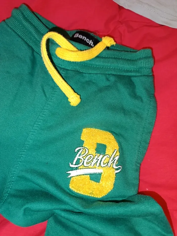 Ensemble jogging et tee shirt Bench. Taille 3 ans - photo numéro 5