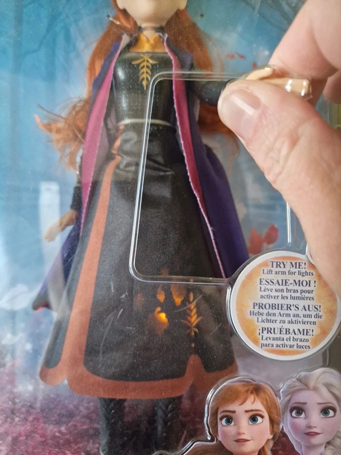 Poupée Anna robe lumineuse - photo numéro 3