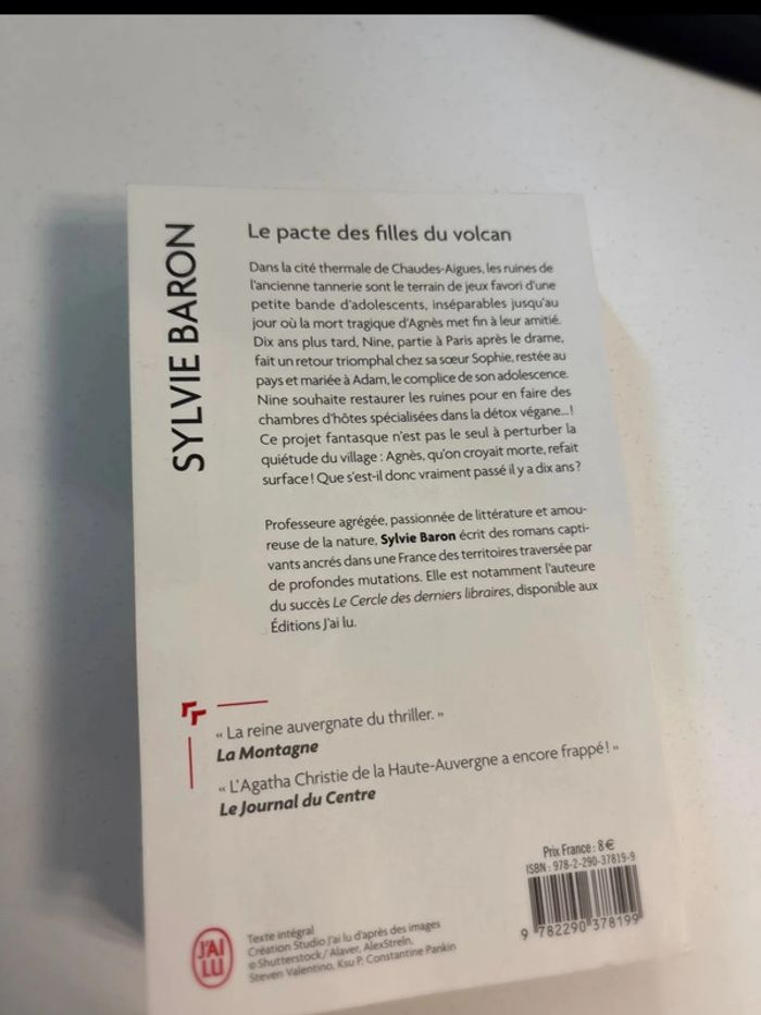 Livre Sylvie Baron "Le pactes des filles du volcan" - photo numéro 2