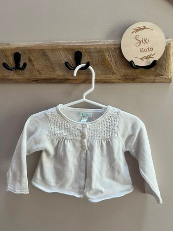 Joli gilet blanc obaïbi 6 mois