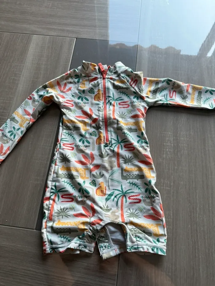Maillot de bain tape à l’œil taille 24 mois