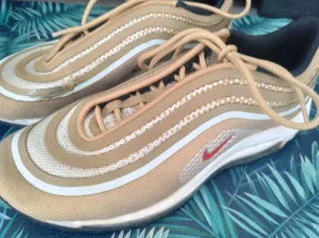 Chaussures baskets Nike Air Max doré et blanc pointure 41