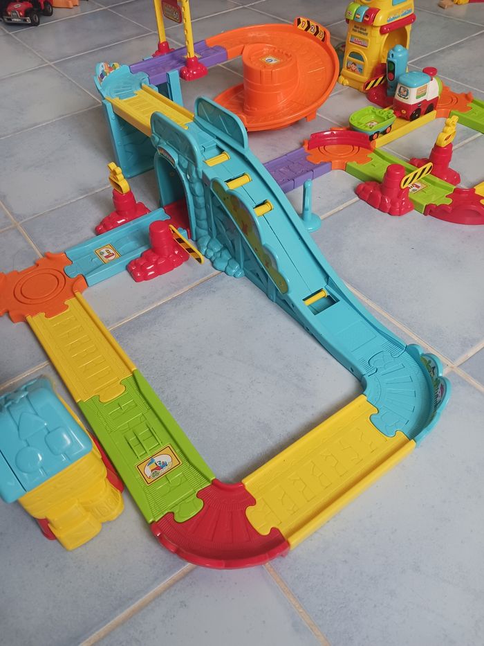 Circuit train interactif Tchou Tchou Bolides - photo numéro 3