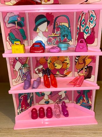 Barbie Mattel poupée étagère boutique salon chaussures style step shop 1988