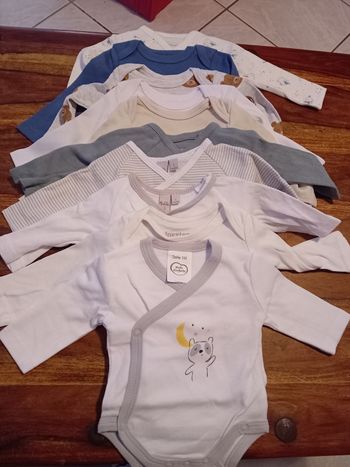 Lot de 10 bodys 1mois