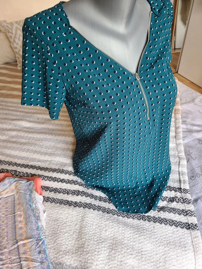 Joli top vert à motifs 36/38 - photo numéro 3