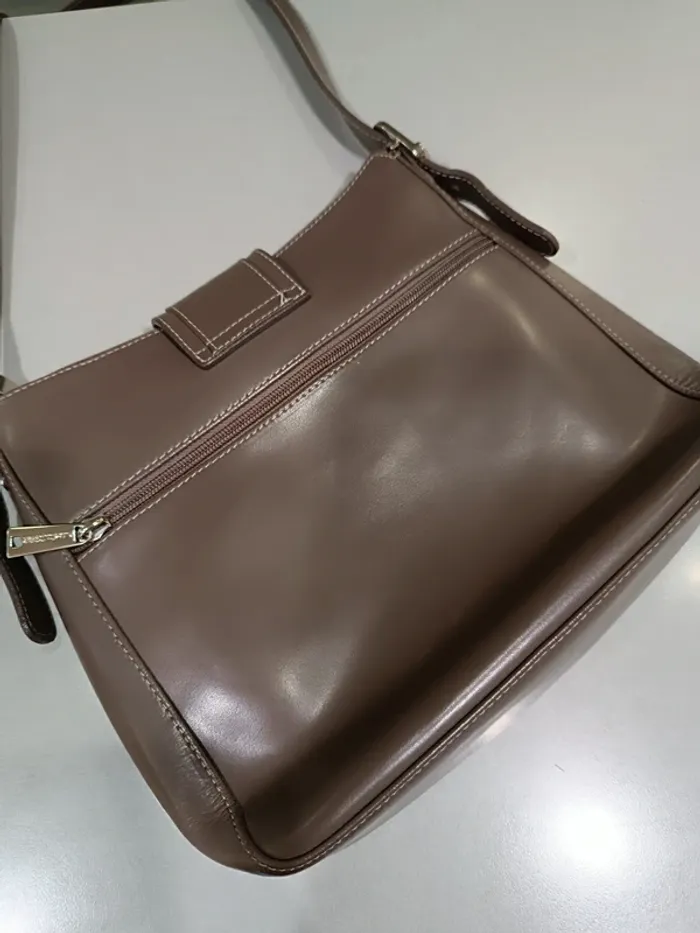 Sac besace bandoulière Lancaster cuir taupe - photo numéro 5