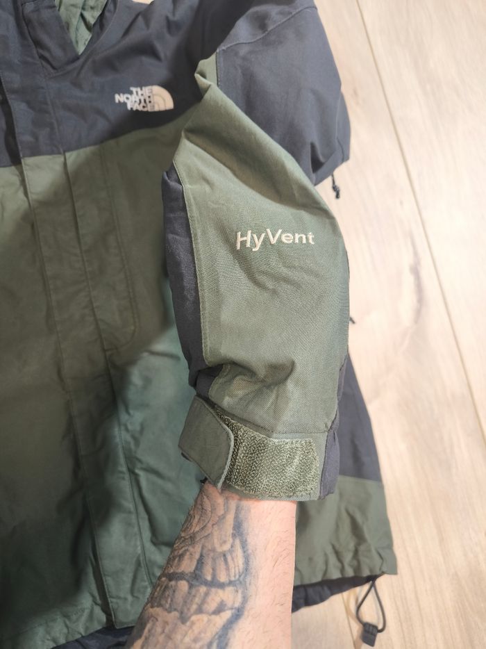Veste the North face, taille S, kaki et noir, très bon état, - photo numéro 2
