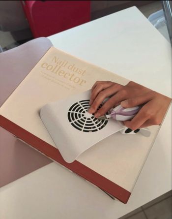 Aspirateur ongle