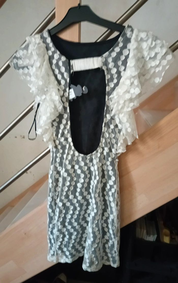 Robe moulante dos nu façon dentelle Alter taille 36 - photo numéro 2