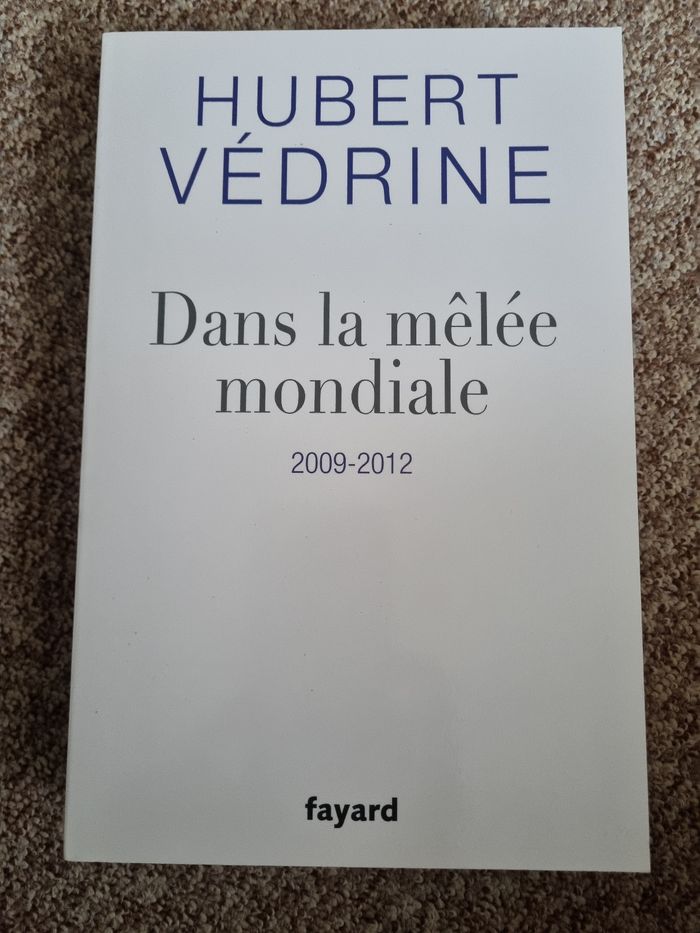 Beau livre Hubert Védrine Dans la mêlée mondiale