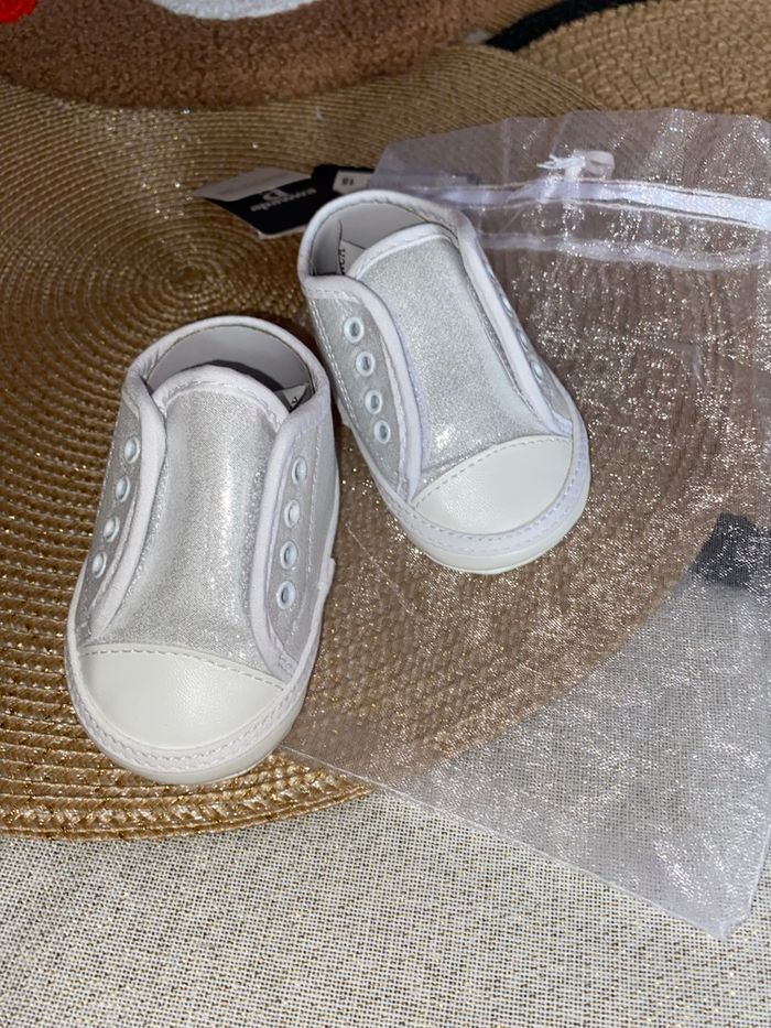 Chaussures neuves 12 mois bébé - photo numéro 2