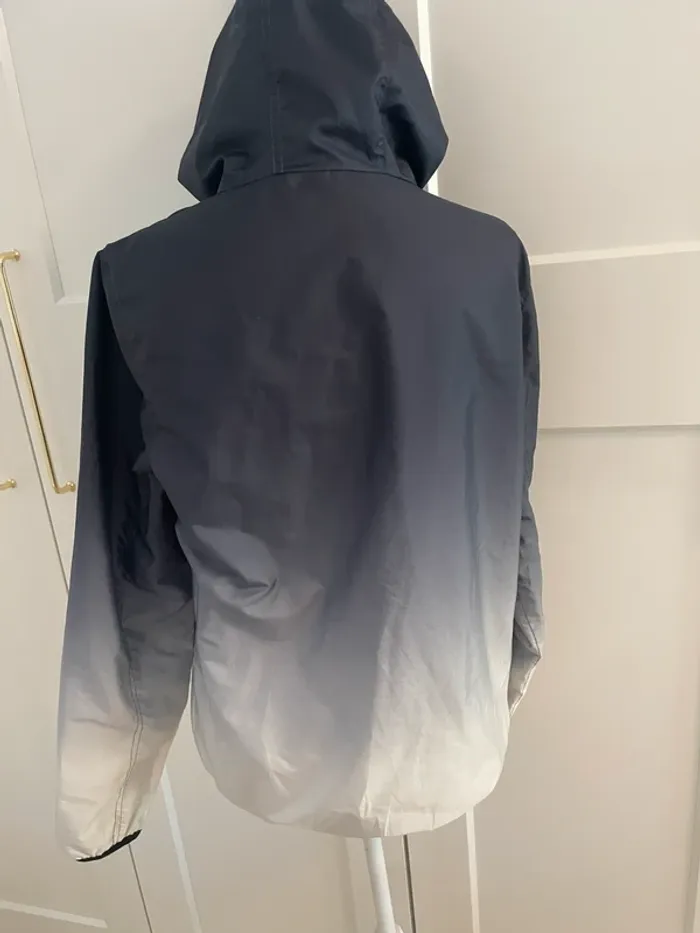 Veste coupe vent gris / blanc dégradé taille 176cm /16 ans - photo numéro 3