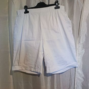 short blanc grande taille 50 réf R502 S2