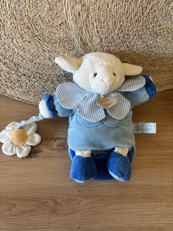 Doudou marionnette mouton Gaston bleu blanc fleur doudou et compagnie