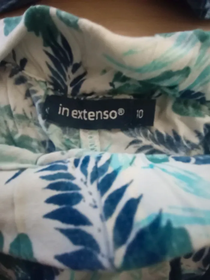 Lot été fille 10 ans 4 pièces dont 2 neufs avec étiquette - photo numéro 4