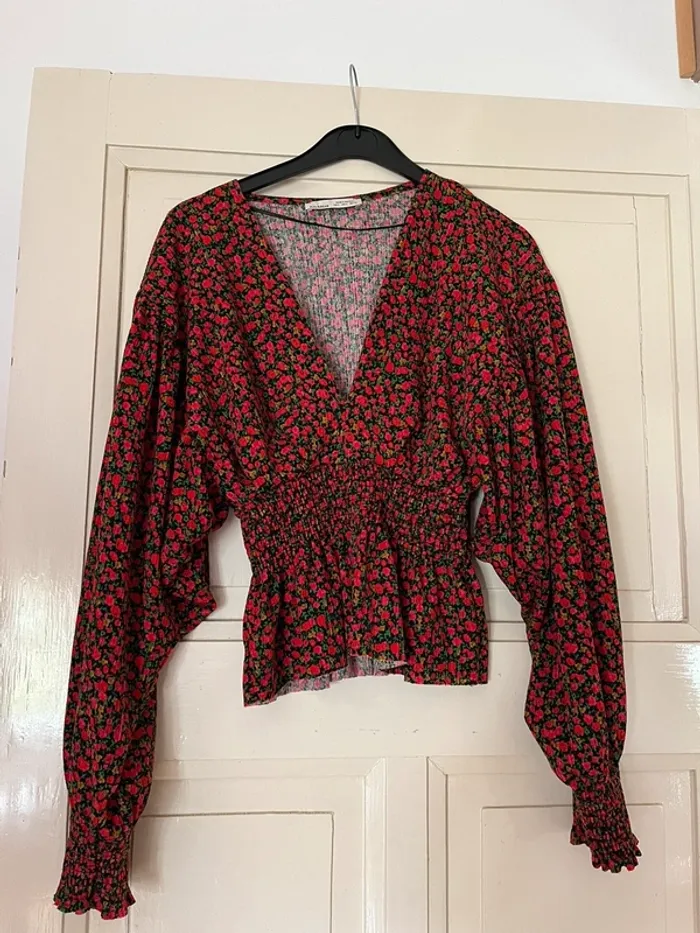 Blouse fleurie pull and bear - photo numéro 2
