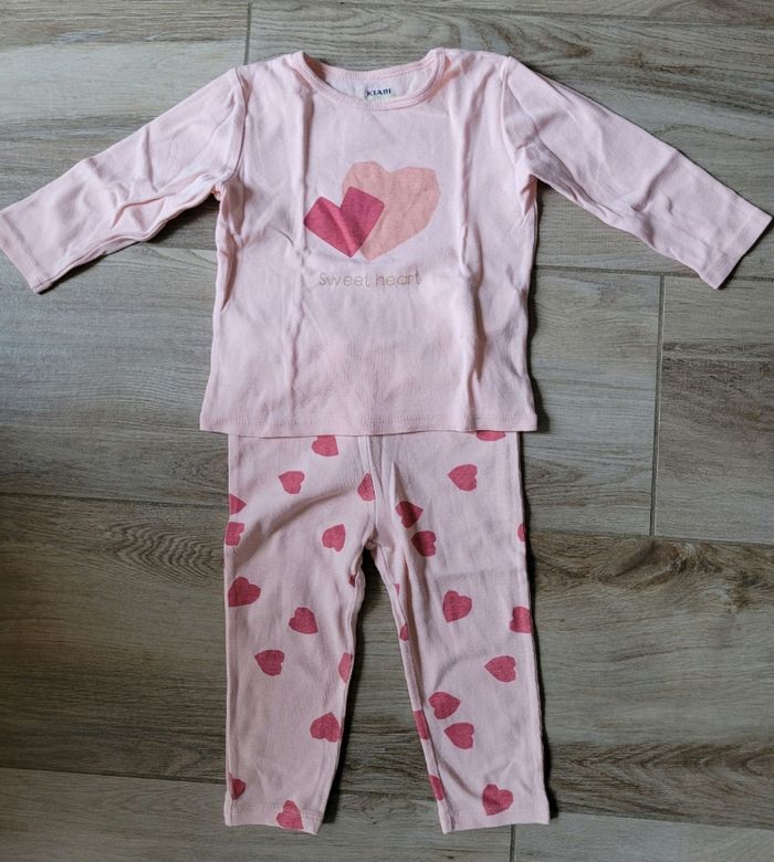 Pyjama motifs cœurs taille 18 mois