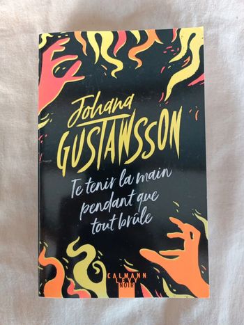 Te tenir la main pendant que tout brûle. Johana Gustansson