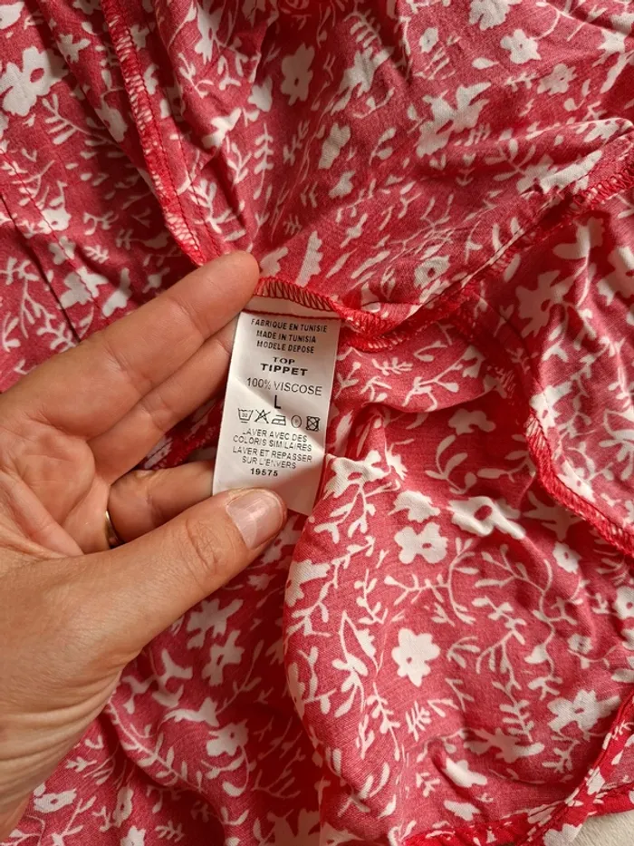 haut manche 3/4, fermeture cache cœur, rouge et fleur blanche, taille L, marque Sud Express - photo numéro 4