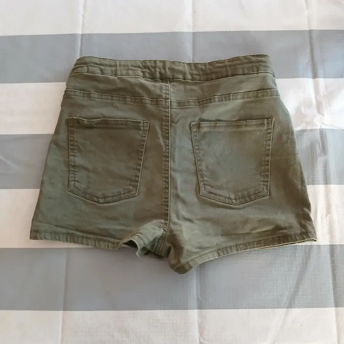 Short kaki - photo numéro 2