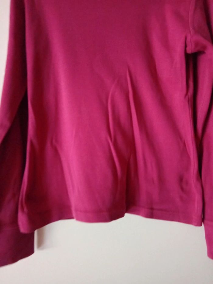 Joli pull à col roulé fuchsia.  10 ans - photo numéro 3