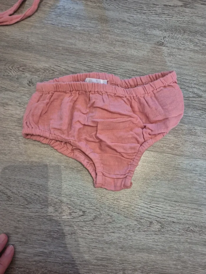 Robe été rose en gaze de coton avec coeur doré,  culotte et chapeau - photo numéro 6