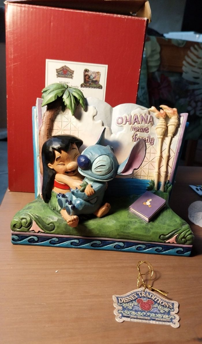 Figurine Disney Traditions de Jim Shore : lilo et stitch