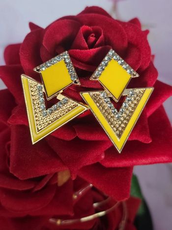 Boucles d oreilles triangles jaune avec zirconium, acier inoxydable