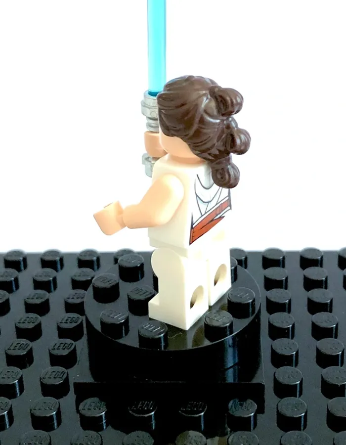 LEGO Star Wars episode 9 - Rey, white tied robe - photo numéro 3