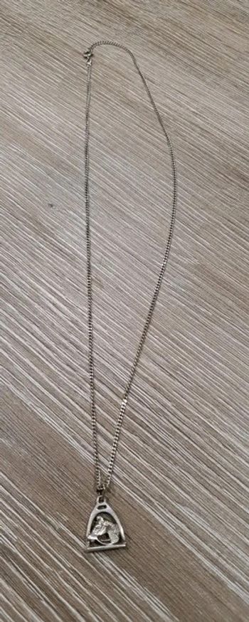 Chaîne avec son pendentif