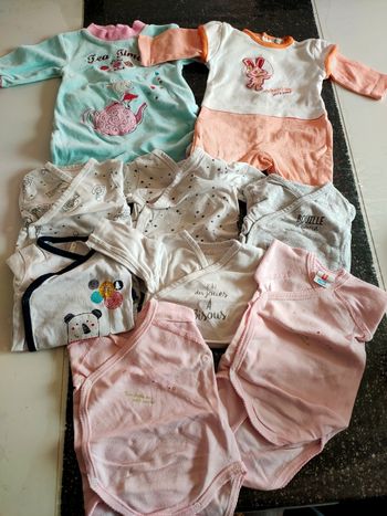 Lot vêtements fille 1 mois