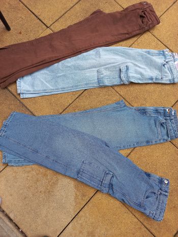 Un lot de Jeans fille  12 ans