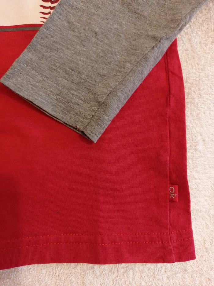 Manches longues avec devant marquer 96 en gros chiffre devant le pull marque Okaïdi âge 3 ans 98 cm couleur rouge et gris - photo numéro 7
