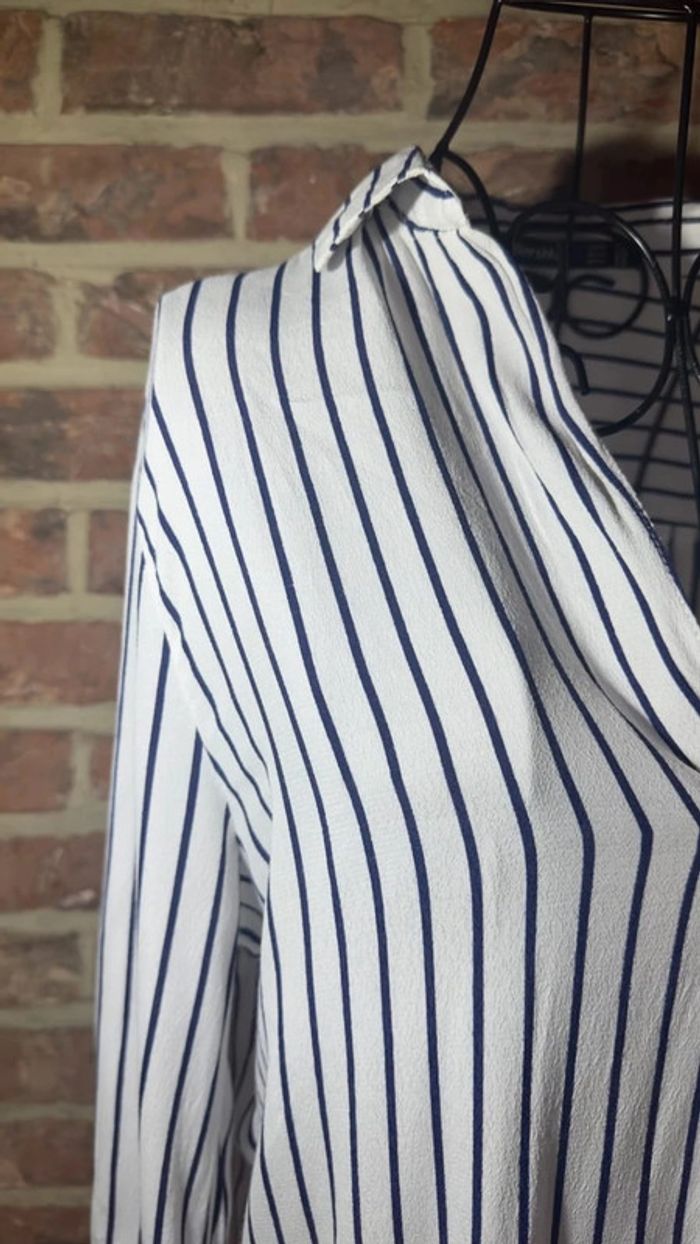 Chemise blanche et bleu lignée Bershka Taille XS / 34 - photo numéro 4