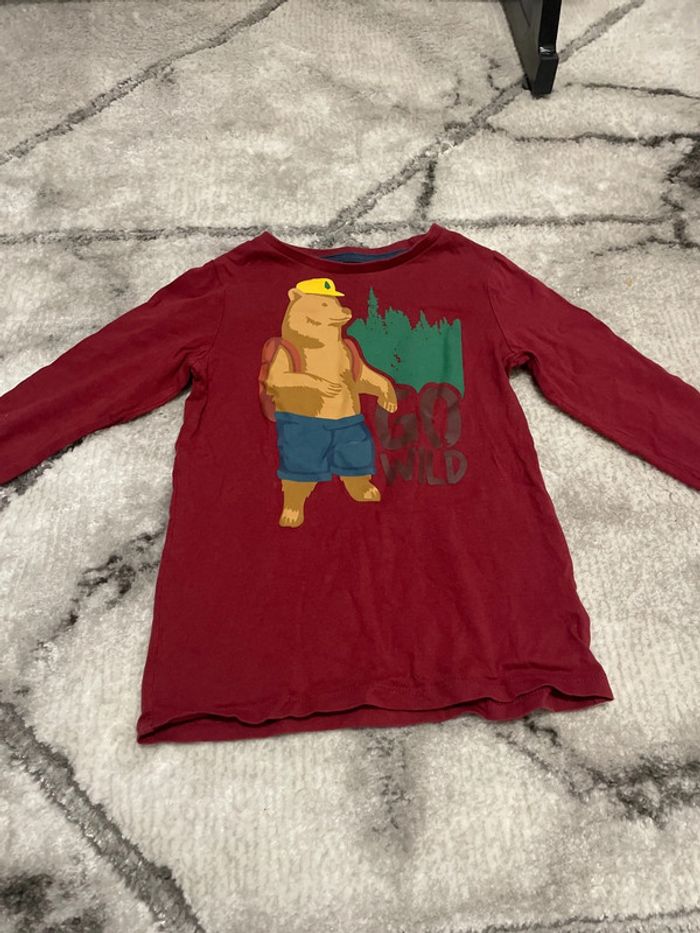 T-shirt à manches longues de couleur bordeaux