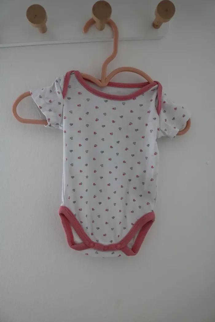 Lot bodies été fille 1 mois - photo numéro 3