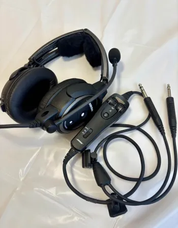 Casque d'aviation BOSE A20 avec Bluetooth et deux prises en parfait état - 30h de vol