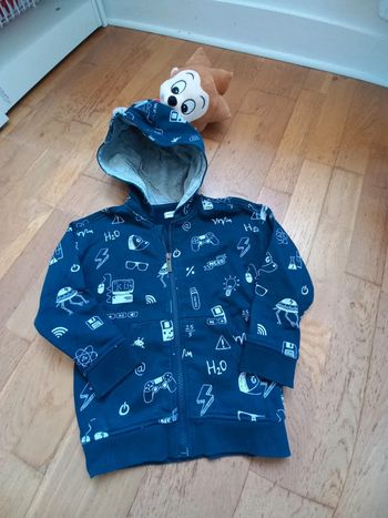 Sweat zippé à capuche