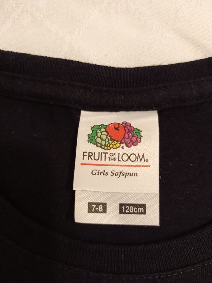 Polo pour fille en noir avec inscription devant voir photos taille 7. Oui 8 ans 128 cm couleur noir avec inscription devant et photos voir photos - photo numéro 2