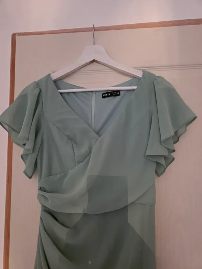 🌿 Robe longue vert sauge fendue – élégante & fluide 🌿 - photo numéro 3