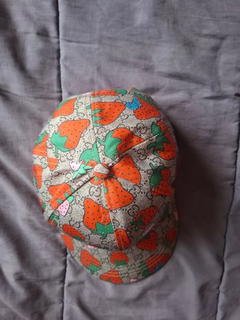 Casquette gucci fraise