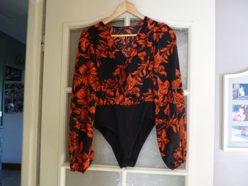 Body bodie femme S 36 shein cache coeur noir et imprimé rouge TBE