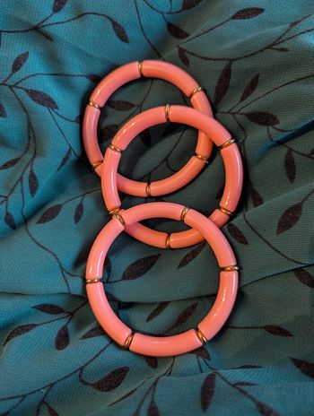 Lot de 3 bracelets tendance en résine corail
